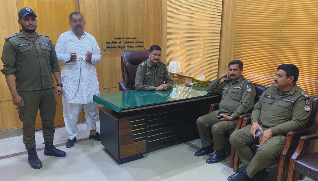 کھاریاں: دوہرے قتل کے جرم میں ملوث بیرون ملک فرار مجرم اشتہاری بذریعہ انٹرپول کویت سے گرفتار