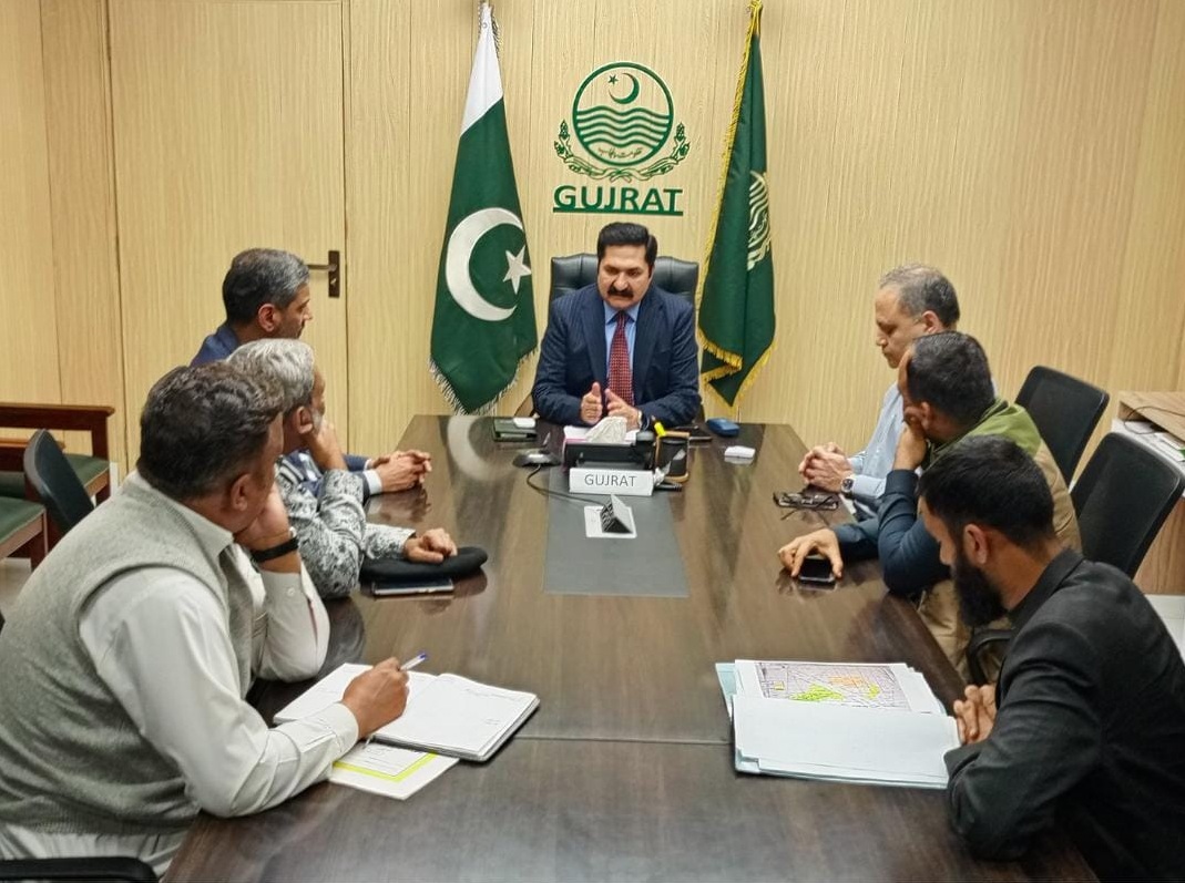 کھاریاں سیالکوٹ موٹروے پر تیزی سے کام جاری ہے:صفدر ورک