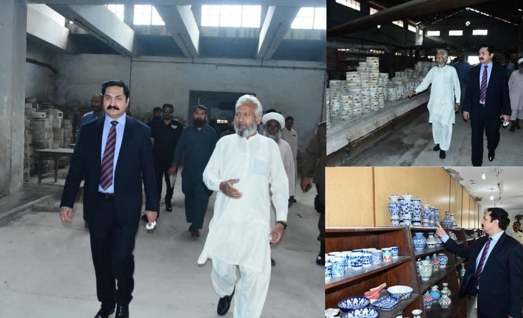 ڈپٹی کمشنر گجرات کا ٹیوٹا سرامکس ڈسپلے اینڈ سیلز سینٹر کا دورہ