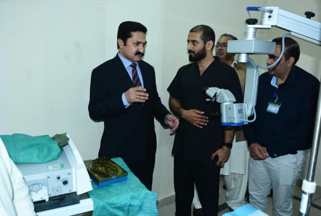 ڈپٹی کمشنر صفدر حسین ورک کا ٹی ایچ کیو لالہ موسیٰ کا دورہ