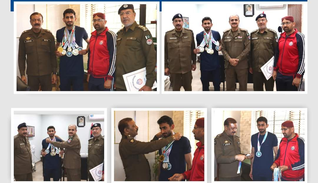 گجرات: انٹرنیشنل دوڑ کے مقابلوں میں اول پوزیشن اور گولڈ میڈل حاصل کرنے پر ڈی پی او سید اسد مظفر نے طیب علی گوہر کی حوصلہ افزائی کی اور میڈل پہنایا