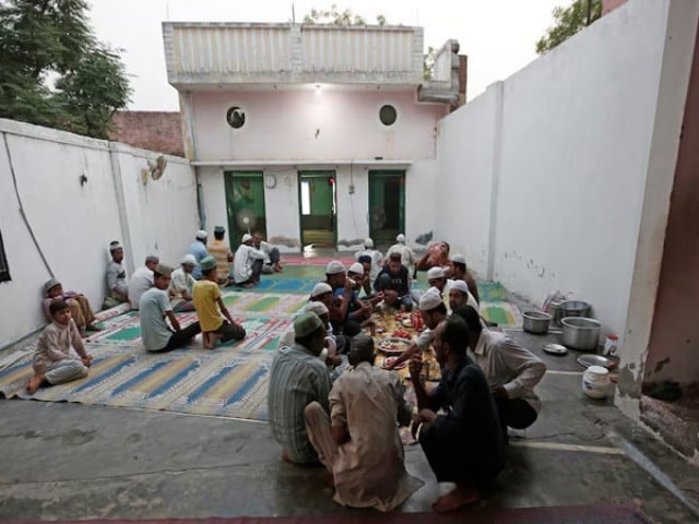 بھارتی سپریم کورٹ نے مدرسوں پر پابندی کے فیصلے پر عملدرآمد روک دیا
