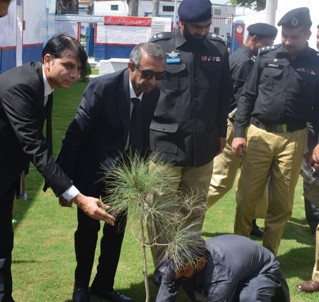 ڈسٹرکٹ اینڈ سیشن جج کا ڈسڑکٹ جیل گجرات کا دورہ