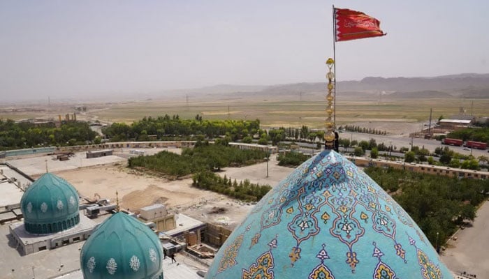 اسماعیل ہنیہ کی شہادت، ایران میں انتقام کی علامت ’سرخ پرچم‘ لہرا دیاگیا 374087_6152139_updates