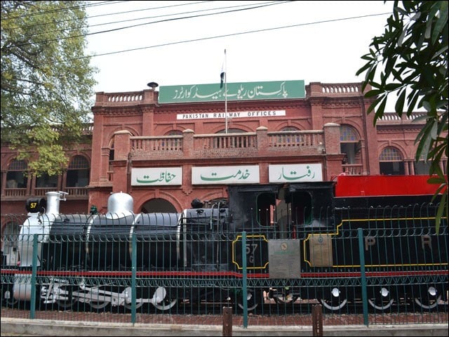 2680933-pakistanrailwaydecisionthousandquitjobs-1722955431-436-640x480