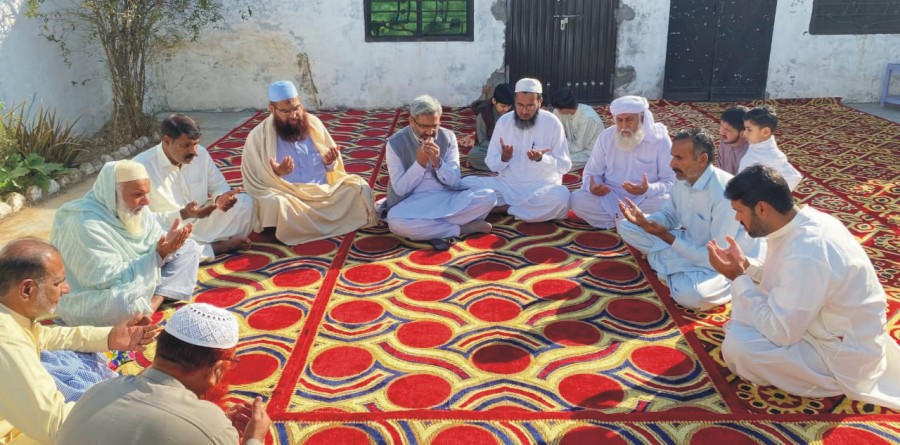سی او ہیلتھ منڈی بہاوالدین ڈاکٹر عابد یوسف کی چک خواجہ آمد ،  محمد بشیر کلیار مرحوم کے انتقال پر اظہارِ تعزیت