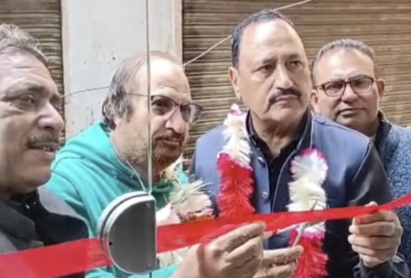 امان میڈیکل اسٹور سرائے عالمگیر کا شاندار افتتاح  صوبائی رکنِ اسمبلی راجہ محمد اسلم خان نے اپنے دستِ مبارک سے کیا