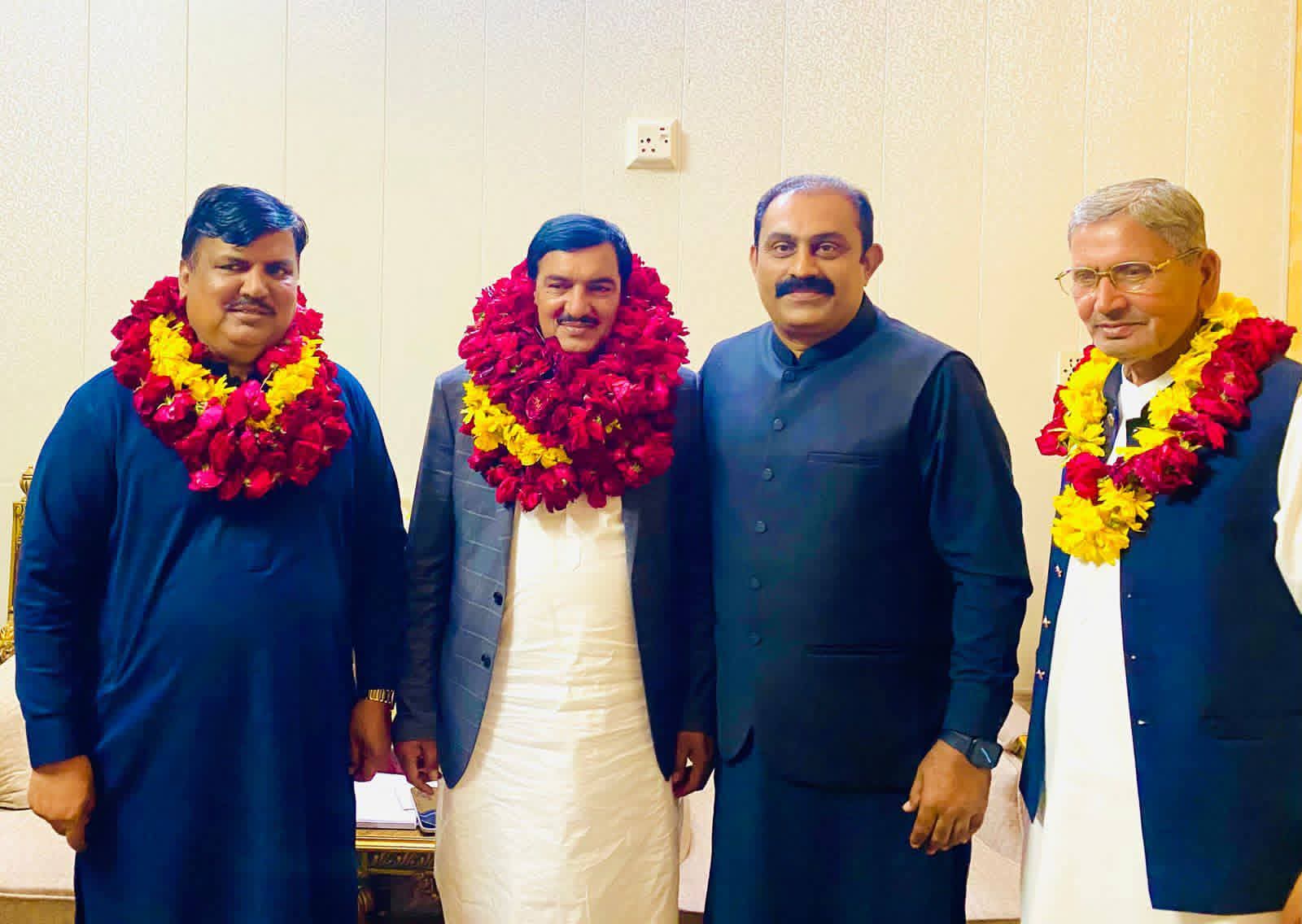 کھاریاں: ایم پی اے چوہدری اعجاز احمد رنیاں کی جانب سے ممتاز دانشور عزت رسول کے اعزاز میں افطار ڈنر، روایتی دستار بندی