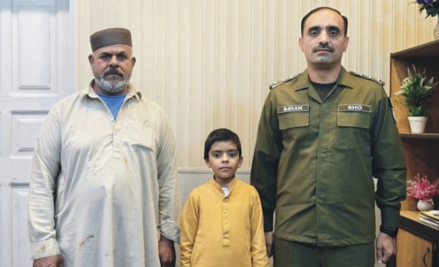 جہلم پولیس کی بروقت کارروائی ، گمشدہ 10 سالہ بچہ بحفاظت بازیاب