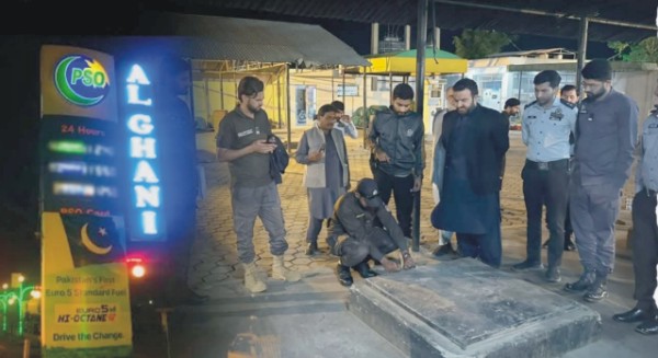 کھاریاں میں بڑی کارروائی، کروڑوں روپے کا غیر قانونی پیٹرول و ڈیزل برآمد