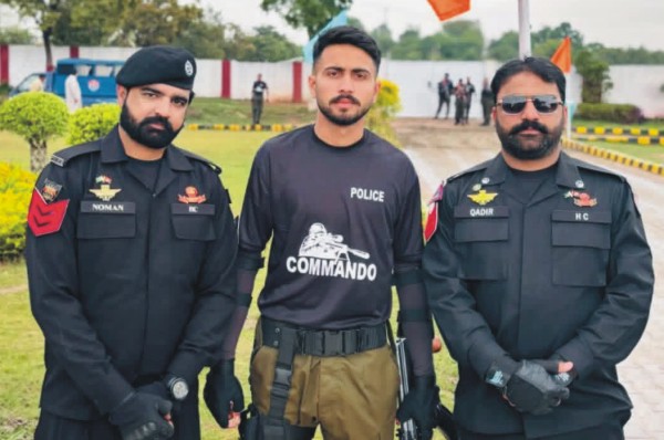 فخرِ کھاریاں چوہدری شمریز آف دھوریہ کا کمانڈو کورس مکمل، مبارکبادوں کا تانتا بندھ گیا