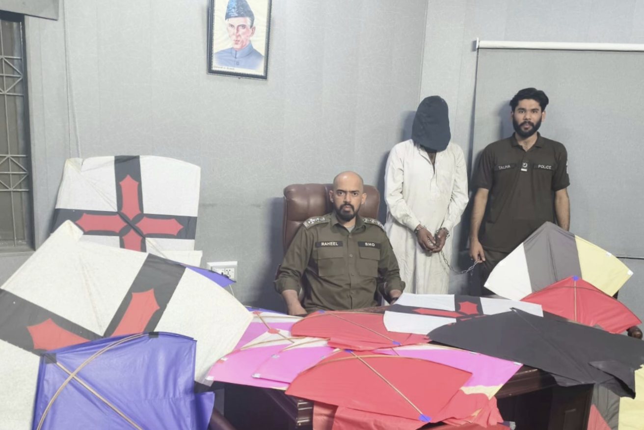 سرائے عالمگیر پولیس کی پتنگ فروشوں کے خلاف کارروائی ، ملزم گرفتار ، 15پتنگیں برآمد
