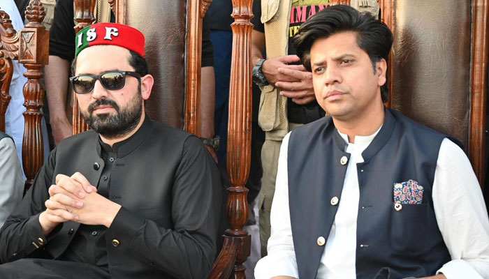 فارورڈ بلاک کی باتیں بے بنیاد، کسی نے بھی فارورڈ بلاک جیسی حرکت کی تو کے پی کی زمین اس پر تنگ کر دی جائے گی: وزیر اطلاعات شفیع جان
