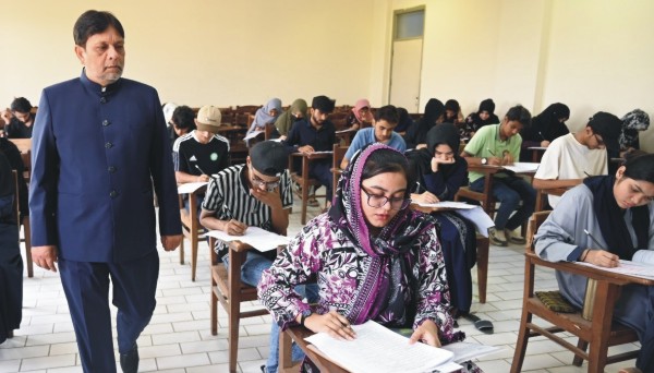 جامعہ کراچی: 20 شعبہ جات کی 1,402 نشستوں پر داخلوں کے لیے انٹری ٹیسٹ منعقد، 6,669 امیدواروں کی شرکت