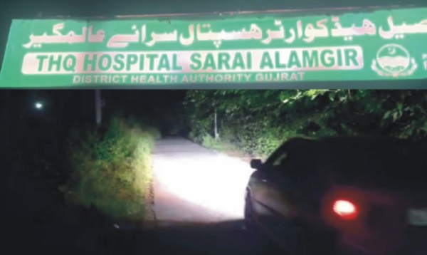 سرائے عالمگیر: ٹی ایچ کیو ہسپتال روڈ پر سٹریٹ لائٹس کی عدم موجودگی سے اندھیرا، شہریوں کی اعلیٰ حکام سے نوٹس کی اپیل
